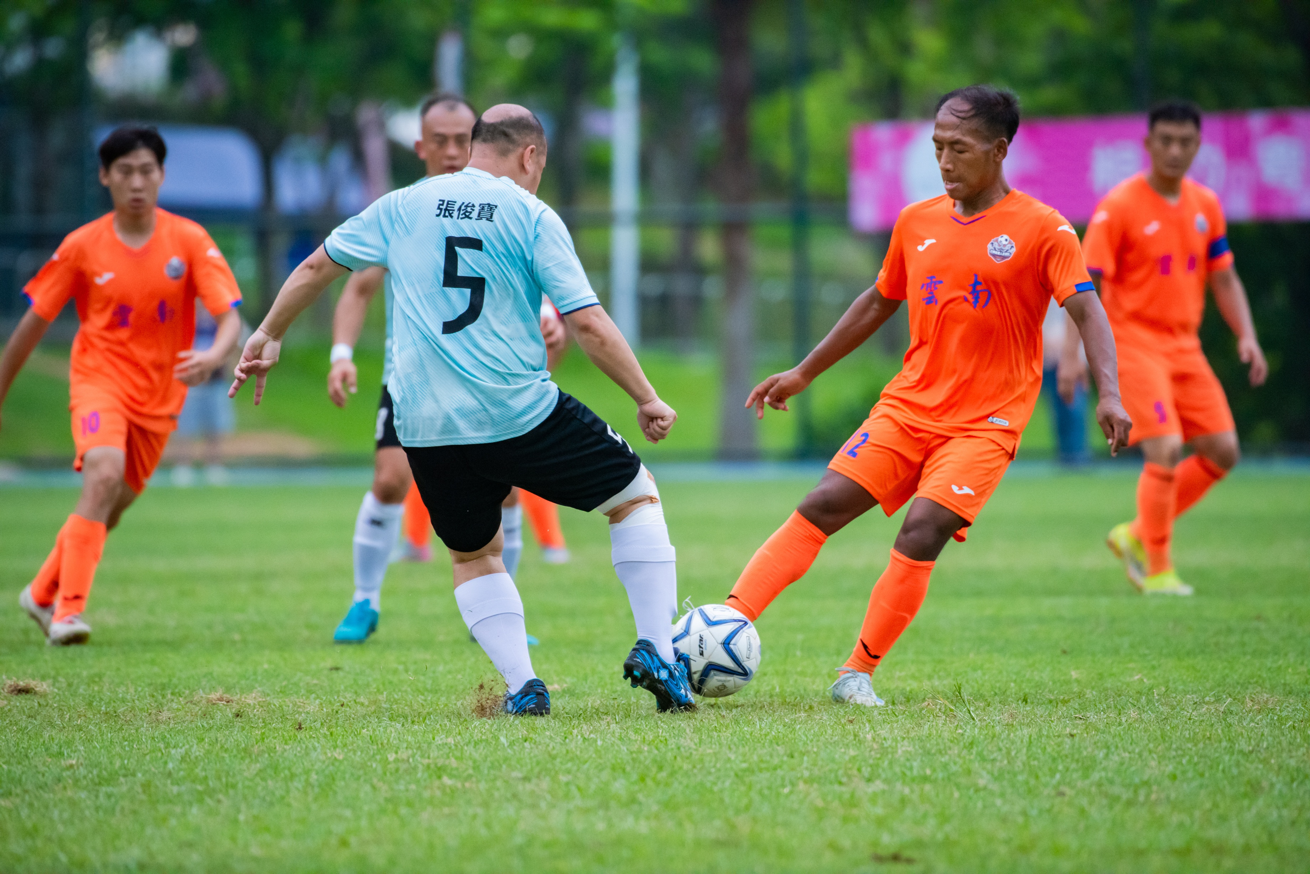 队员们在欧洲国家足球大赛中奋勇争先 队员们在欧洲国家足球大赛中奋勇争先