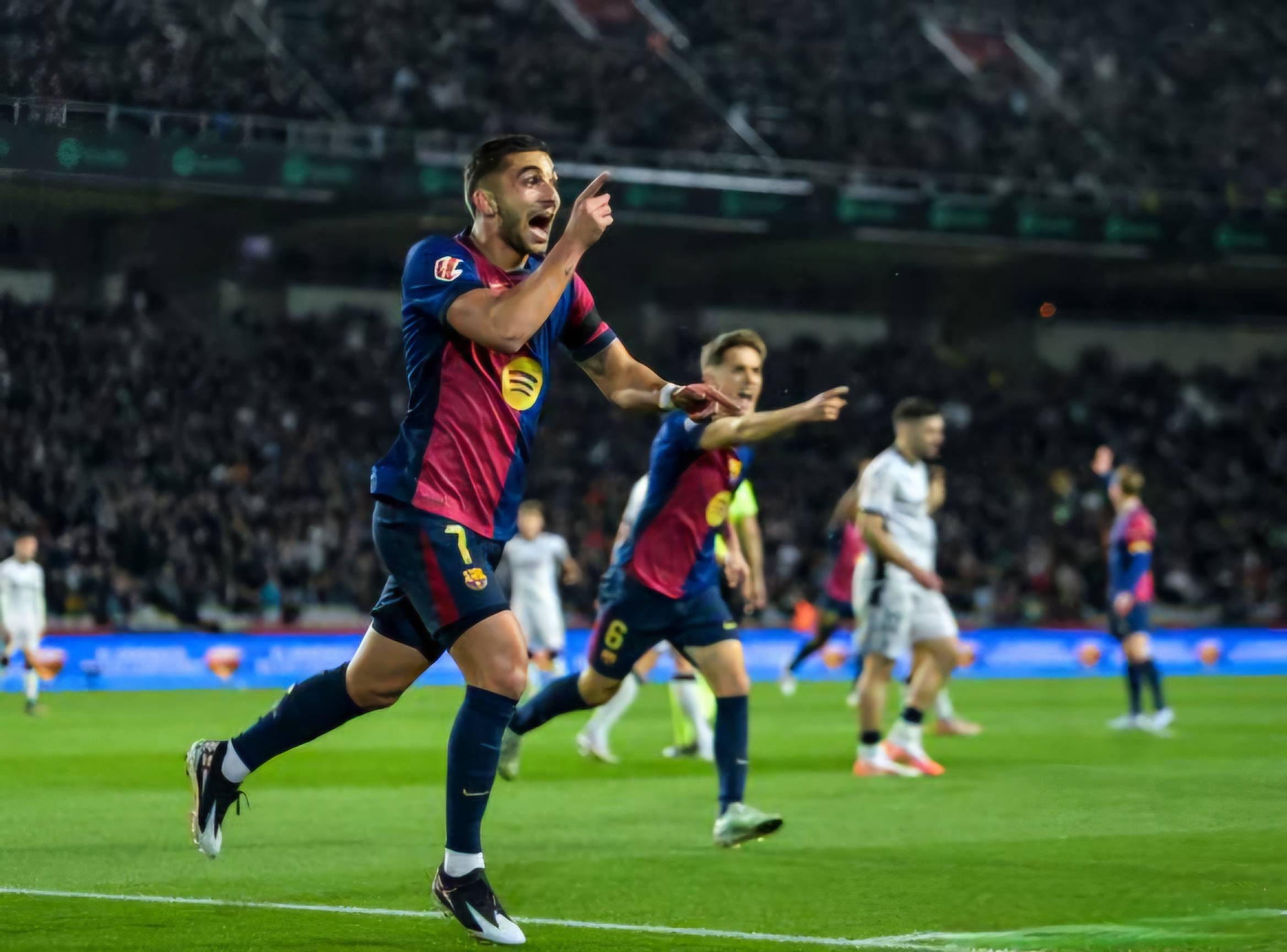 巴萨主场作战,球迷心态紧张! 巴萨主场作战,球迷心态紧张!