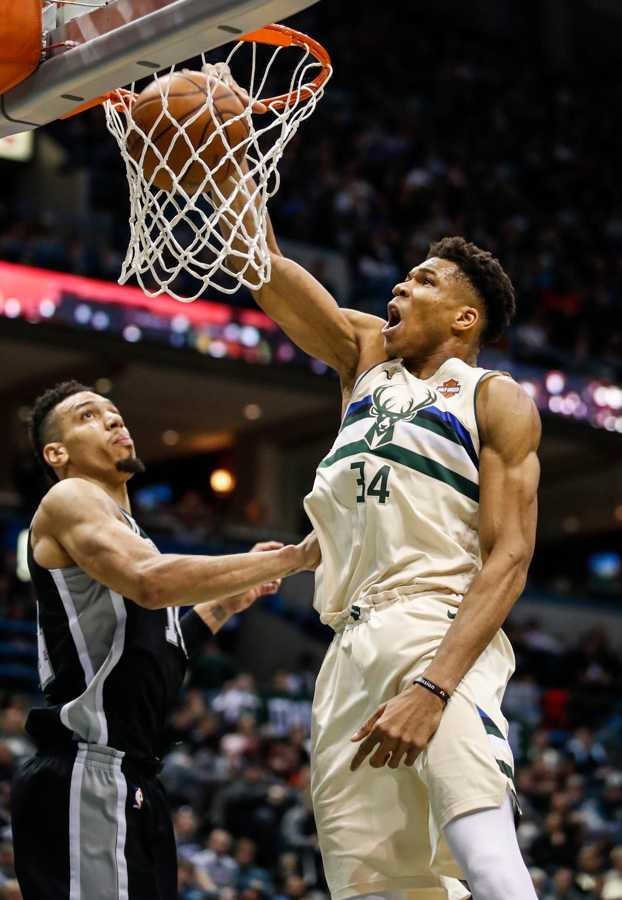 雄鹿主场大胜,实力得到认可 雄鹿主场大胜,实力得到认可