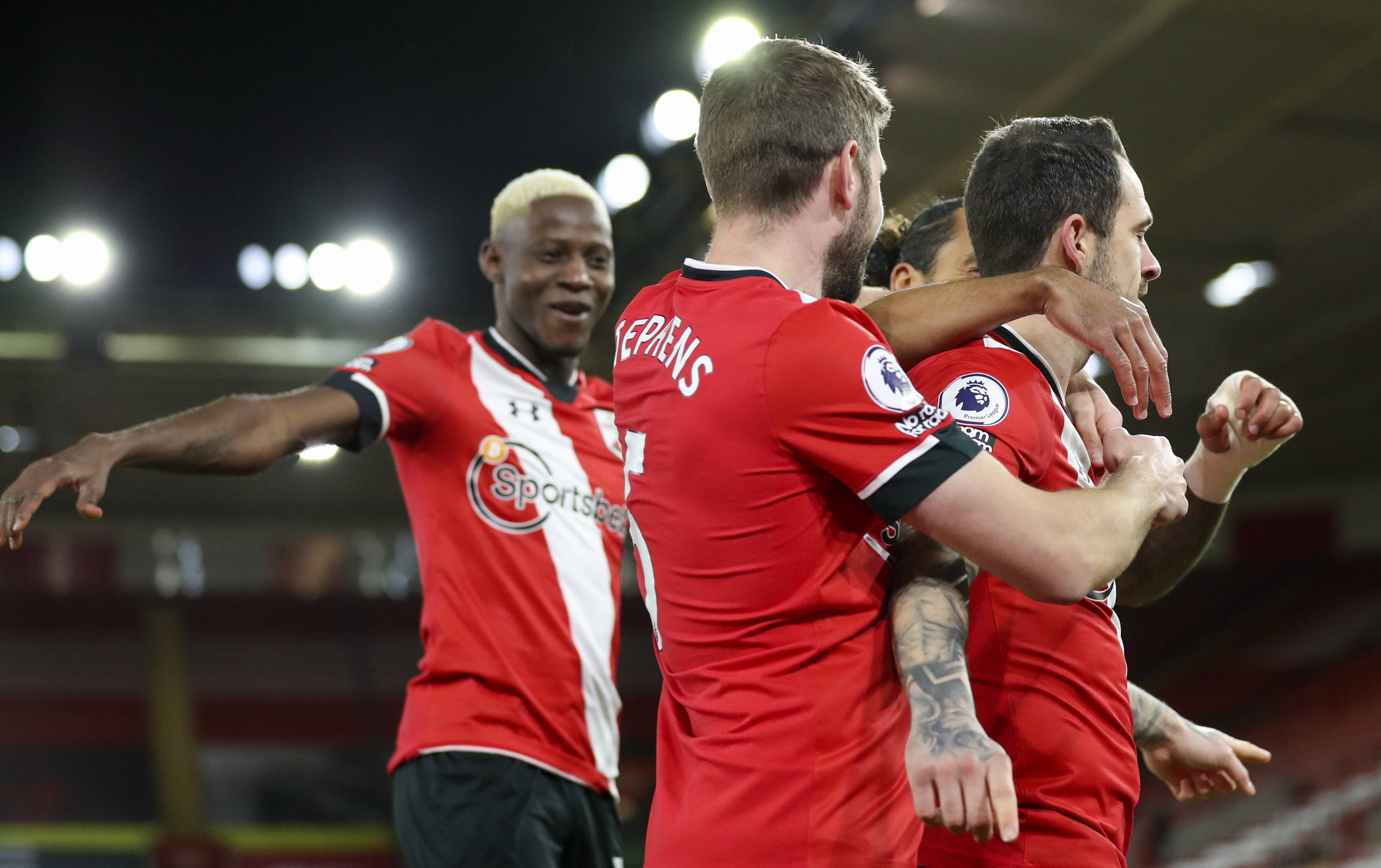 埃弗顿客场逆转布莱顿,取得三分 埃弗顿客场逆转布莱顿,取得三分