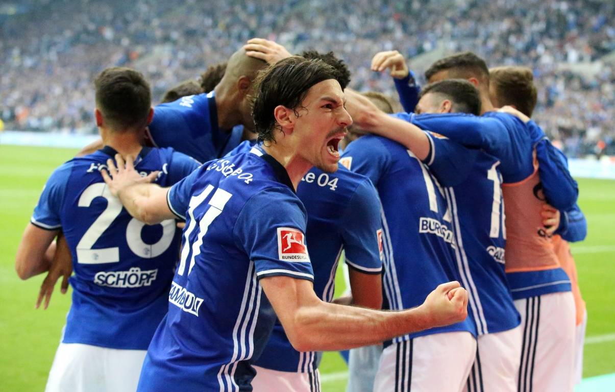 包含不来梅主场迎战沙尔克，胜负难断的词条