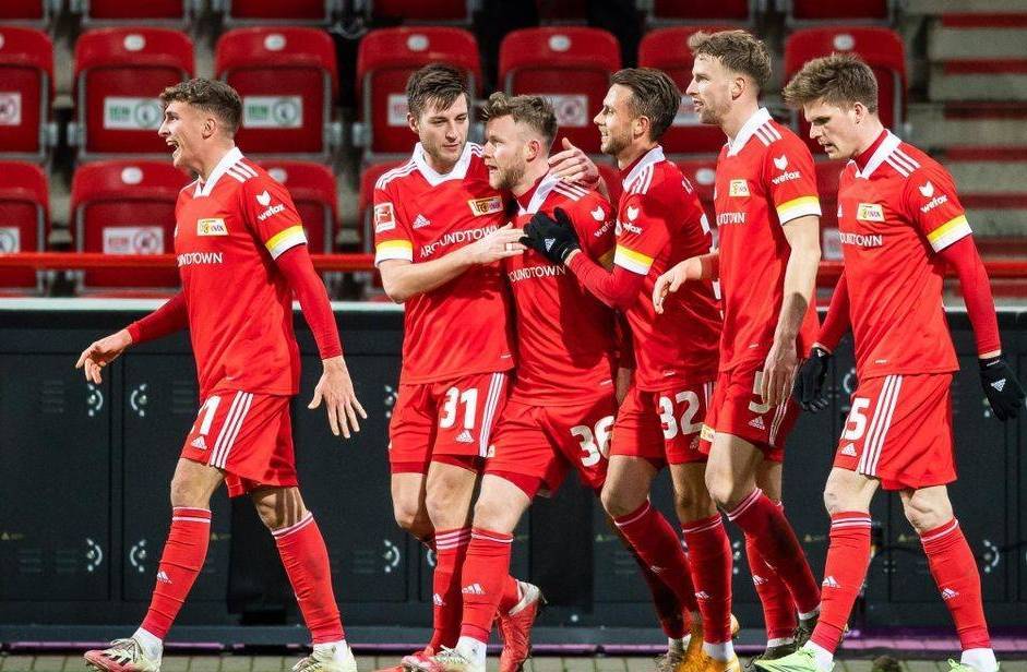 包含斯图加特球员斗志昂扬,轻松击败对手的词条 包含斯图加特球员斗志昂扬,轻松击败对手的词条