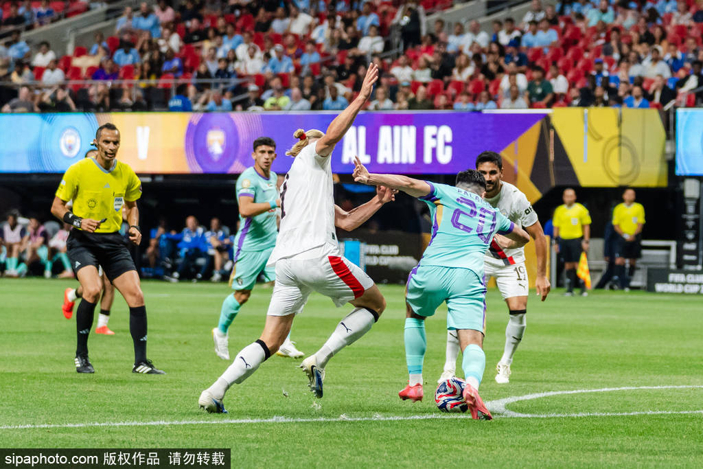 亚洲杯焦点战:哈兰德vs詹姆斯,登顶引发球迷沸腾 亚洲杯焦点战:哈兰德vs詹姆斯,登顶引发球迷沸腾