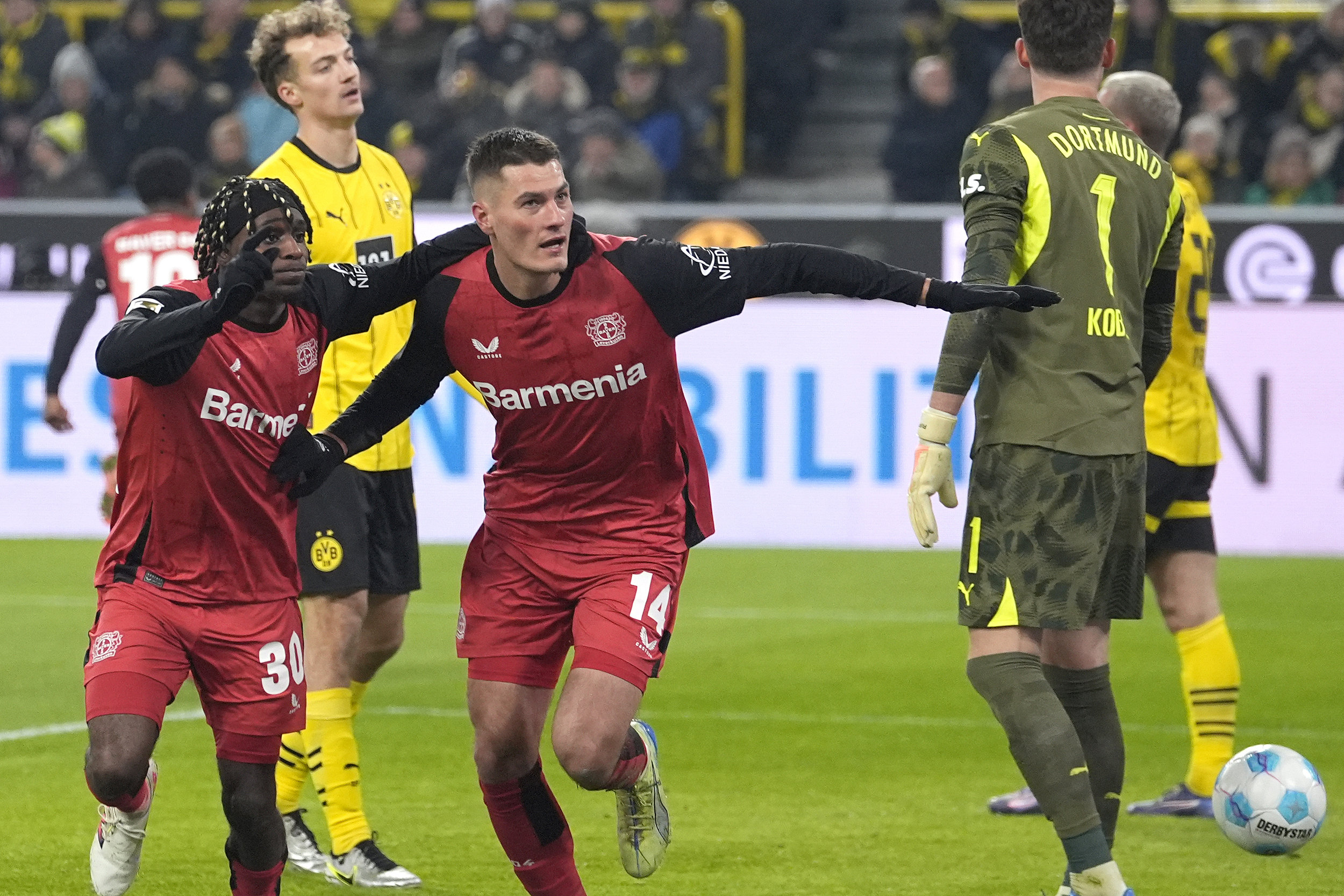 关于汉诺威主场不敌勒沃库森，遭遇失利的信息