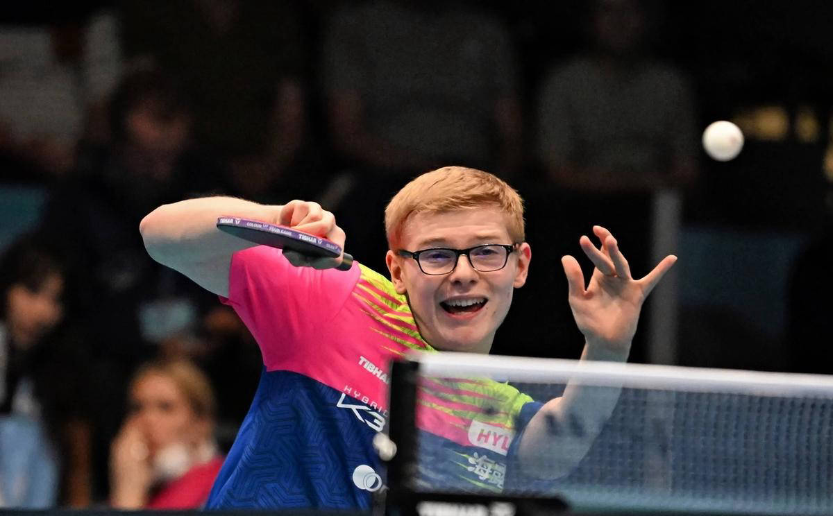 冠军球队在全球赛事中表现强劲，赢得掌声