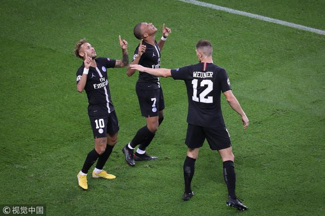 切尔西客场逆转击败波尔图，领跑积分榜