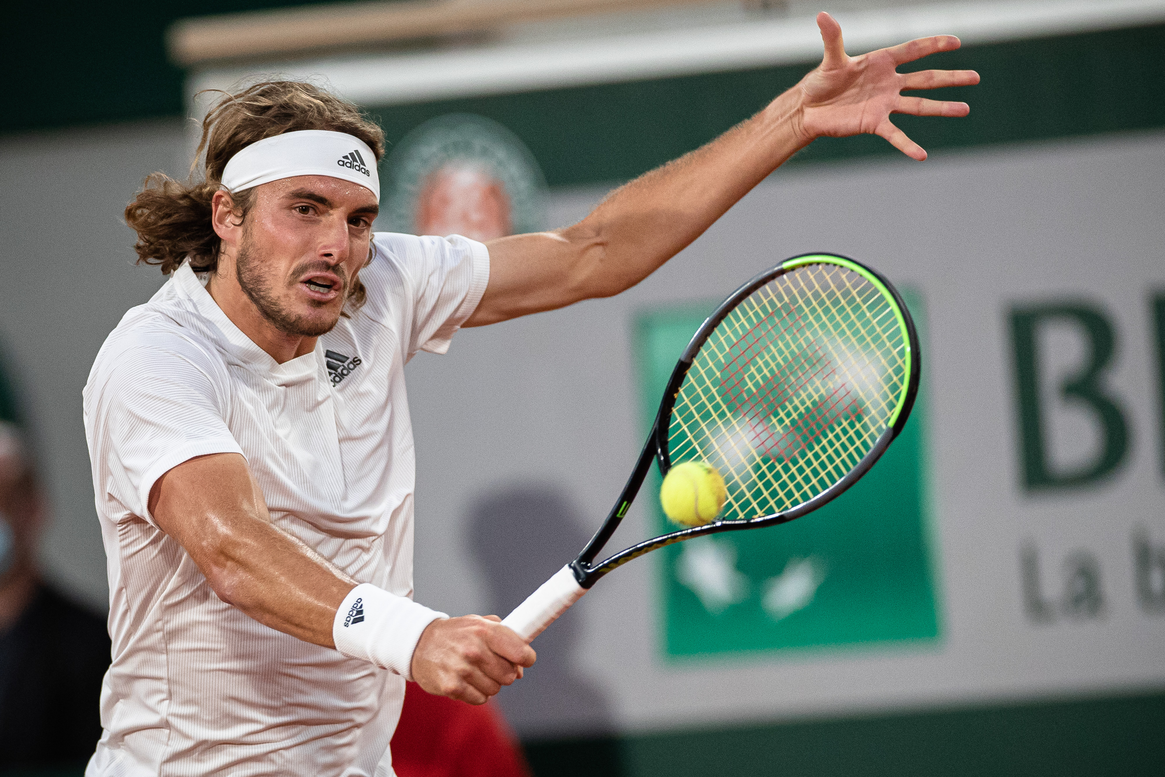 德国网球队险胜澳大利亚网球队,西西帕斯制霸全场 德国网球队险胜澳大利亚网球队,西西帕斯制霸全场