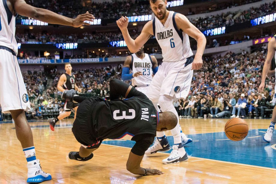 快船绝杀小牛总比分2-2平 快船绝杀小牛总比分2-2平