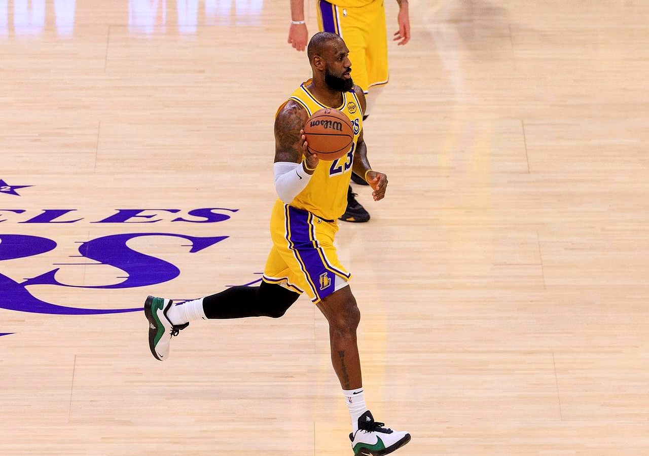 湖人B队鏖战黄蜂,约基奇关键制胜 湖人B队鏖战黄蜂,约基奇关键制胜