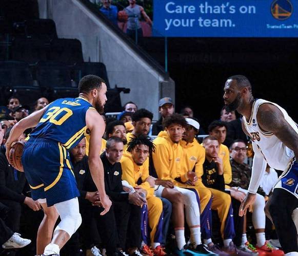 勇士与湖人打平手,激烈对决 勇士与湖人打平手,激烈对决