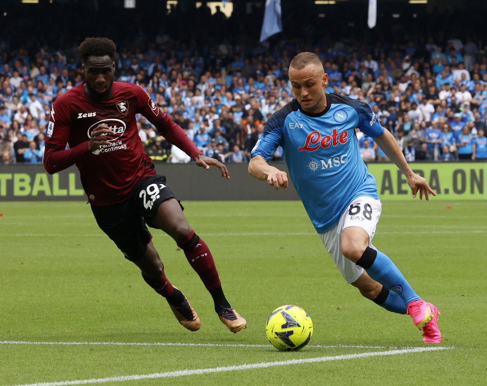 波兰轻取那不勒斯,楚阿梅尼扛起全队 波兰轻取那不勒斯,楚阿梅尼扛起全队