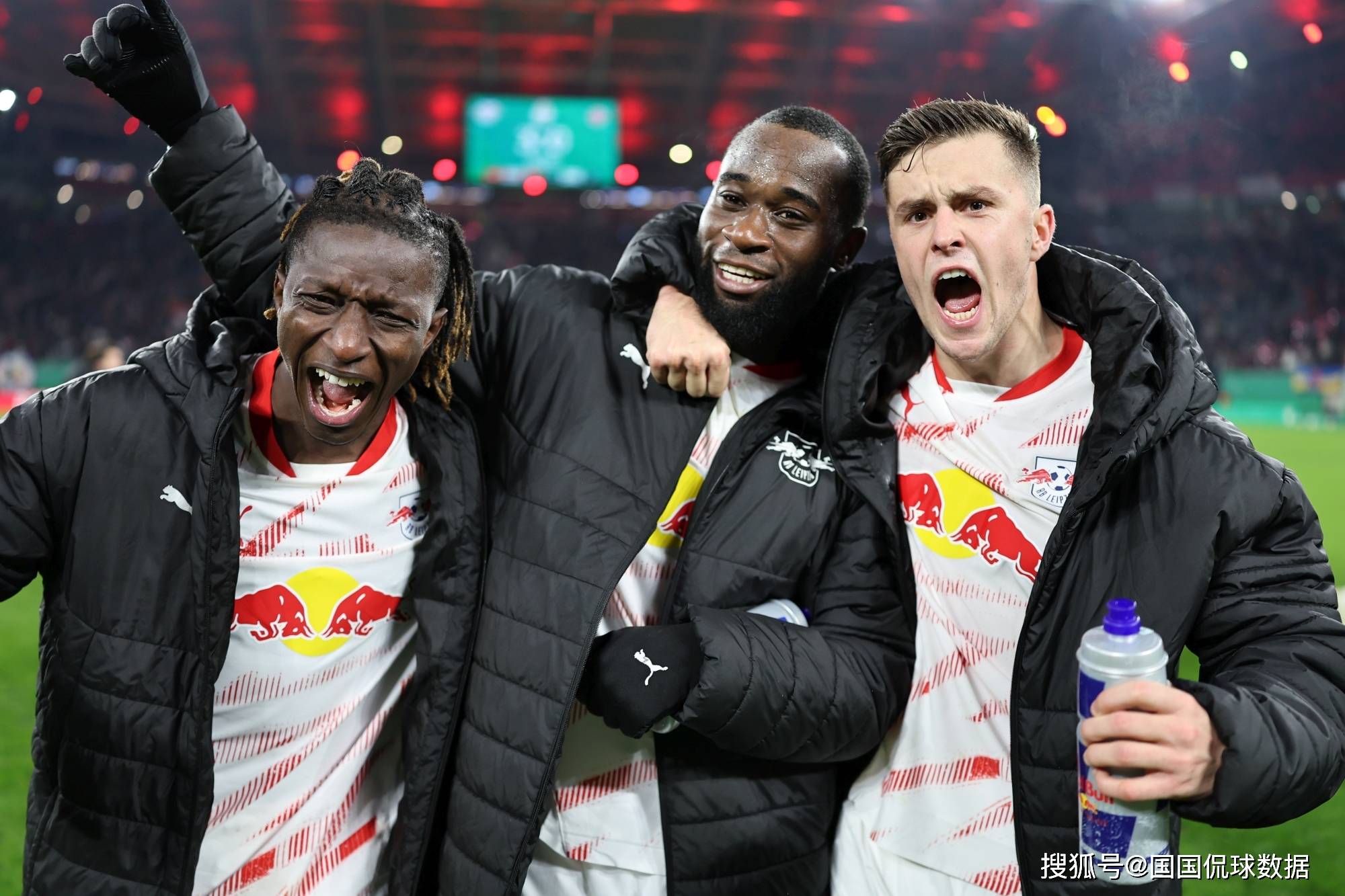 开云体育登录-莱比锡红牛球员努力备战对阵汉堡的比赛