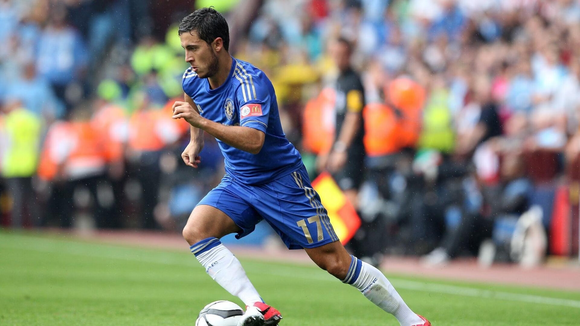 绿茵场的鏖战与三分线的传奇，当德甲争冠之夜对话库里的个人神迹